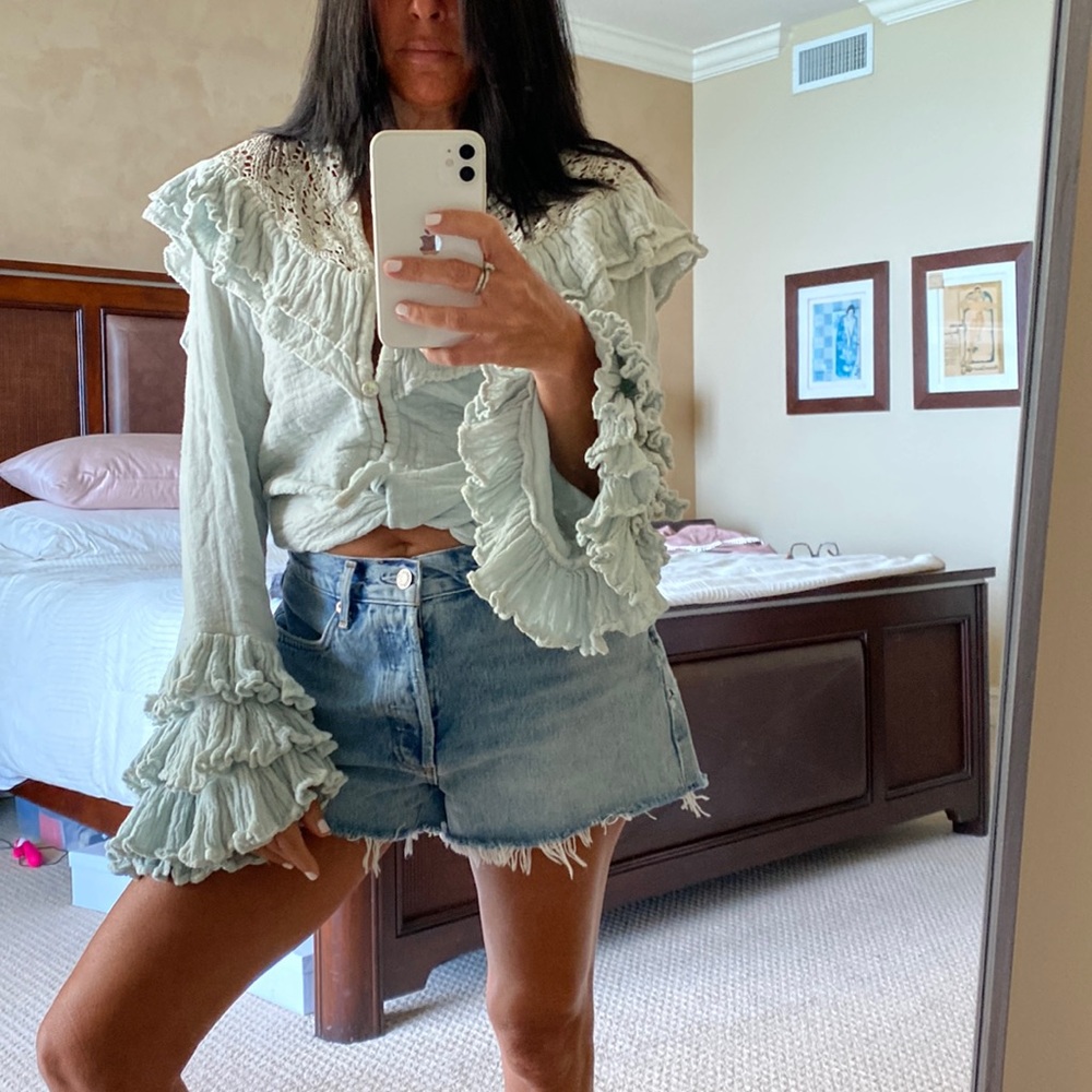 JENS PIRATE BOOTY BELL SLEEVES LINEN TOP WITH MOTHER OF PEARL BUTTONS!